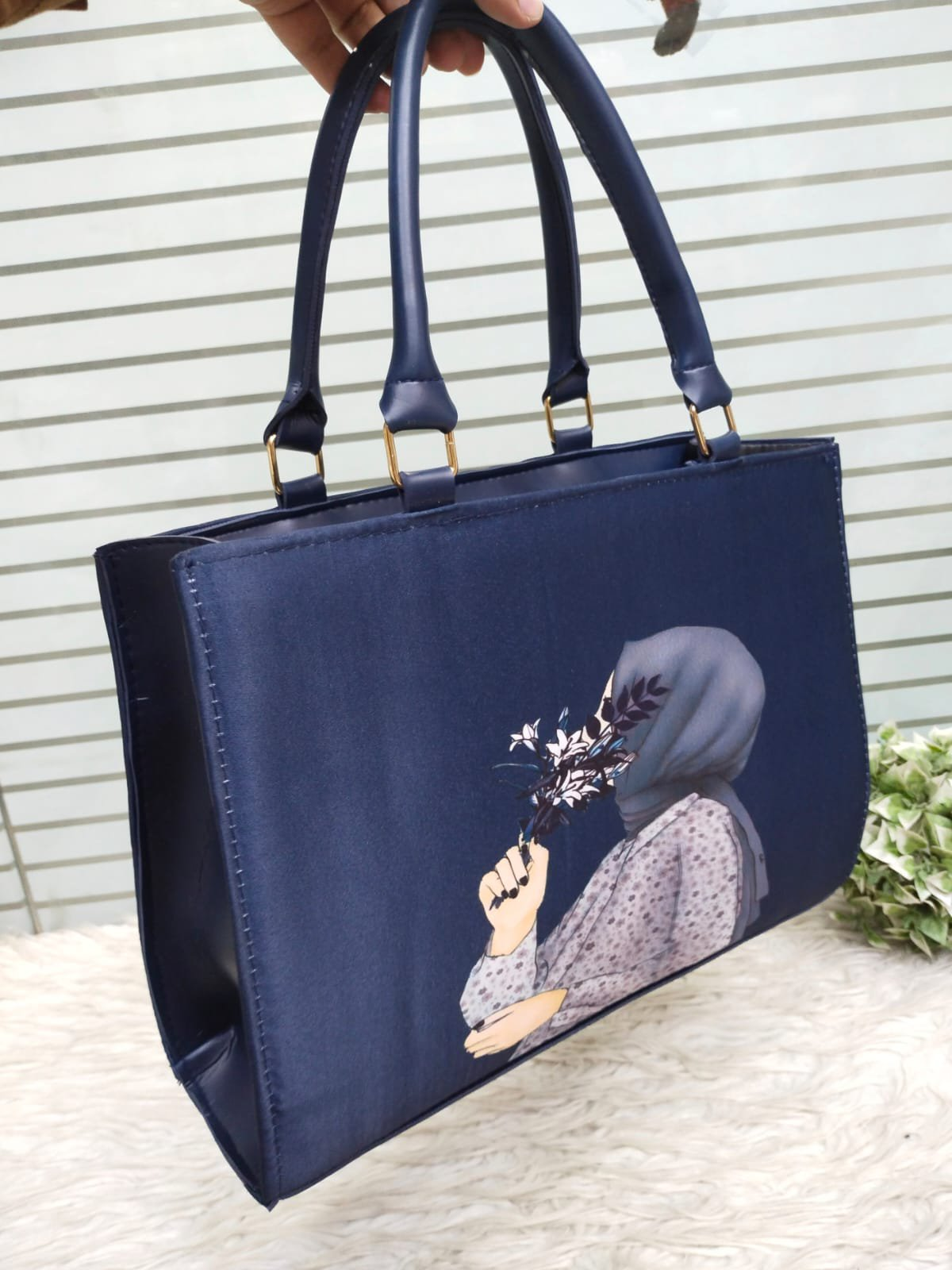 Hijabi girl Tote bag